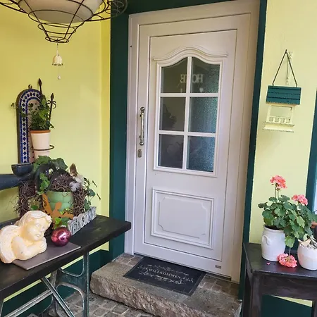 Kleine Einzigartige Ferienwohnung Auf Dem Bauernhof, Direkt In Der Natur Mit Blick Auf Schloss Браунфельс Экстерьер фото